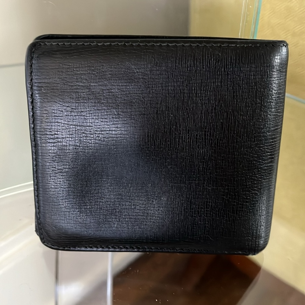 Mens Gucci bifold black leather wallet with a silver tone interlocking G Motif - Picture 2 of 7